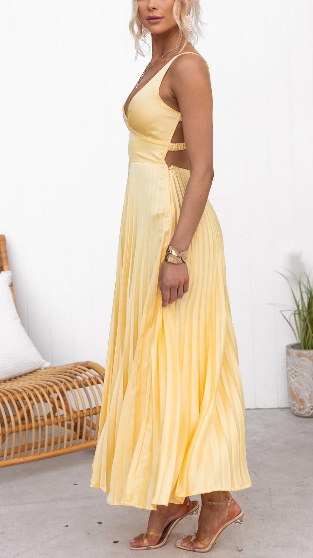 Beautifully Crafted Dress in a Classic Style