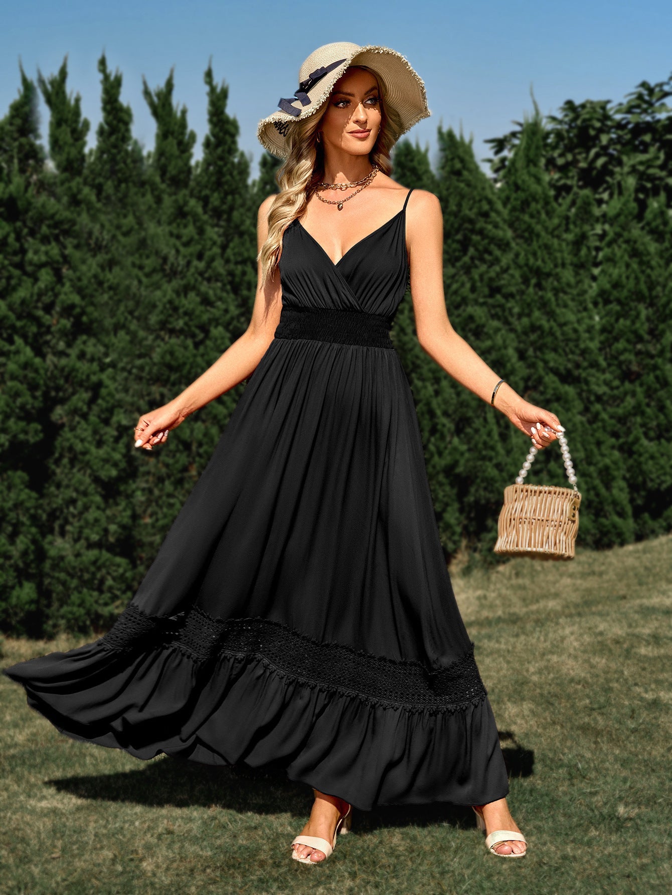 Beautifully Finished Dress in a Timeless Design