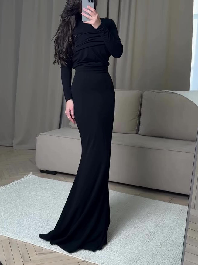 Well Tailored Top with a Graceful Silhouette
