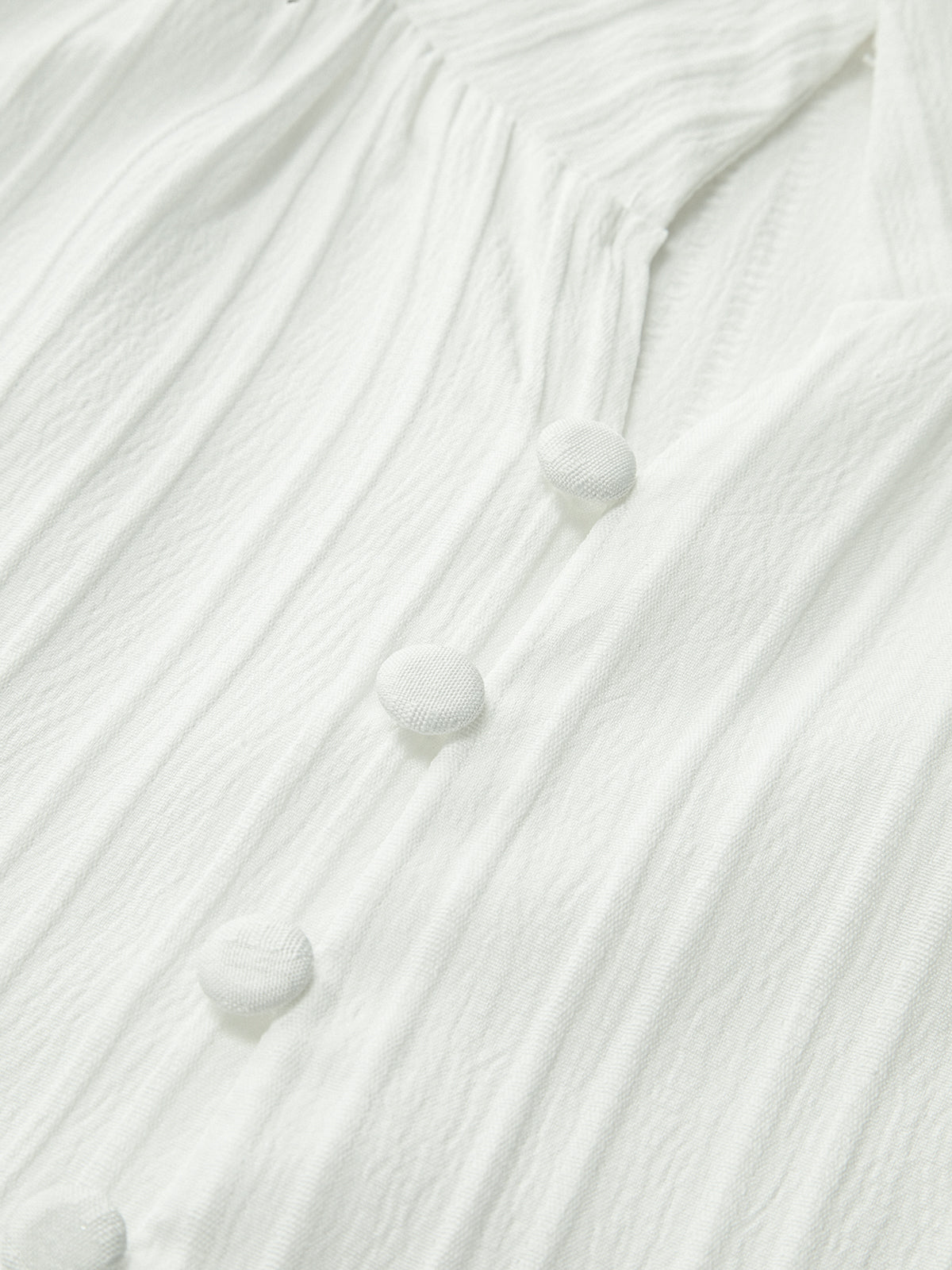 Effortlessly Elegant Pants with a Timeless Design