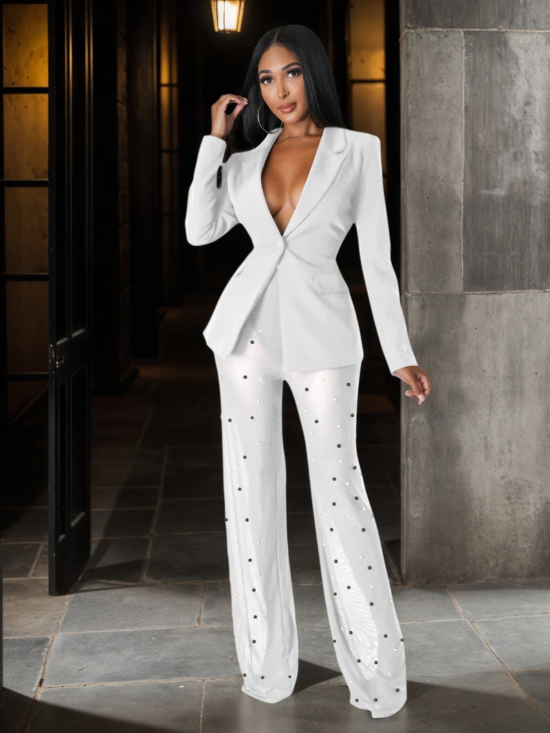 Effortlessly Elegant Pants with a Timeless Design