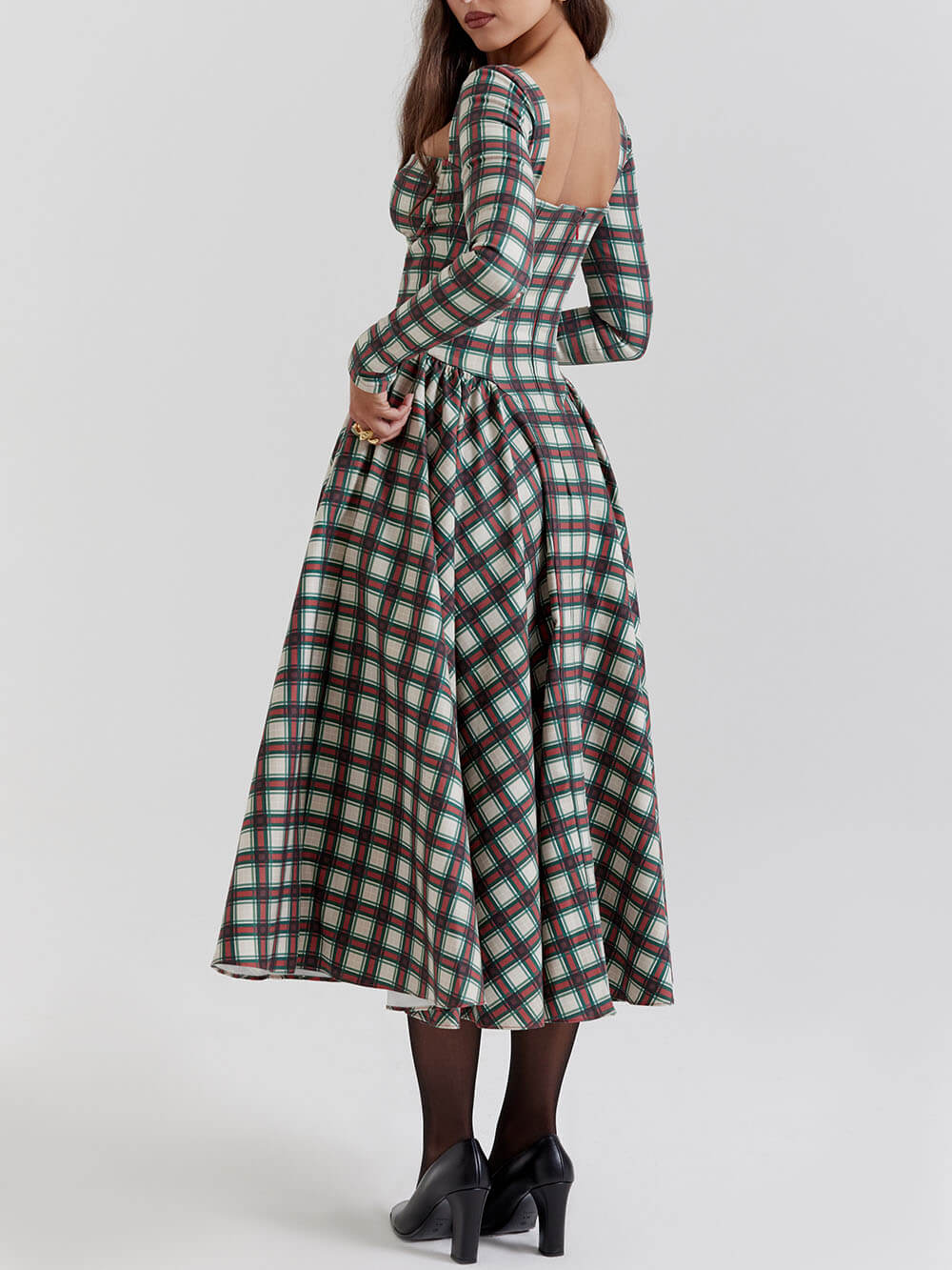 Effortlessly Elegant Dress with a Timeless Design
