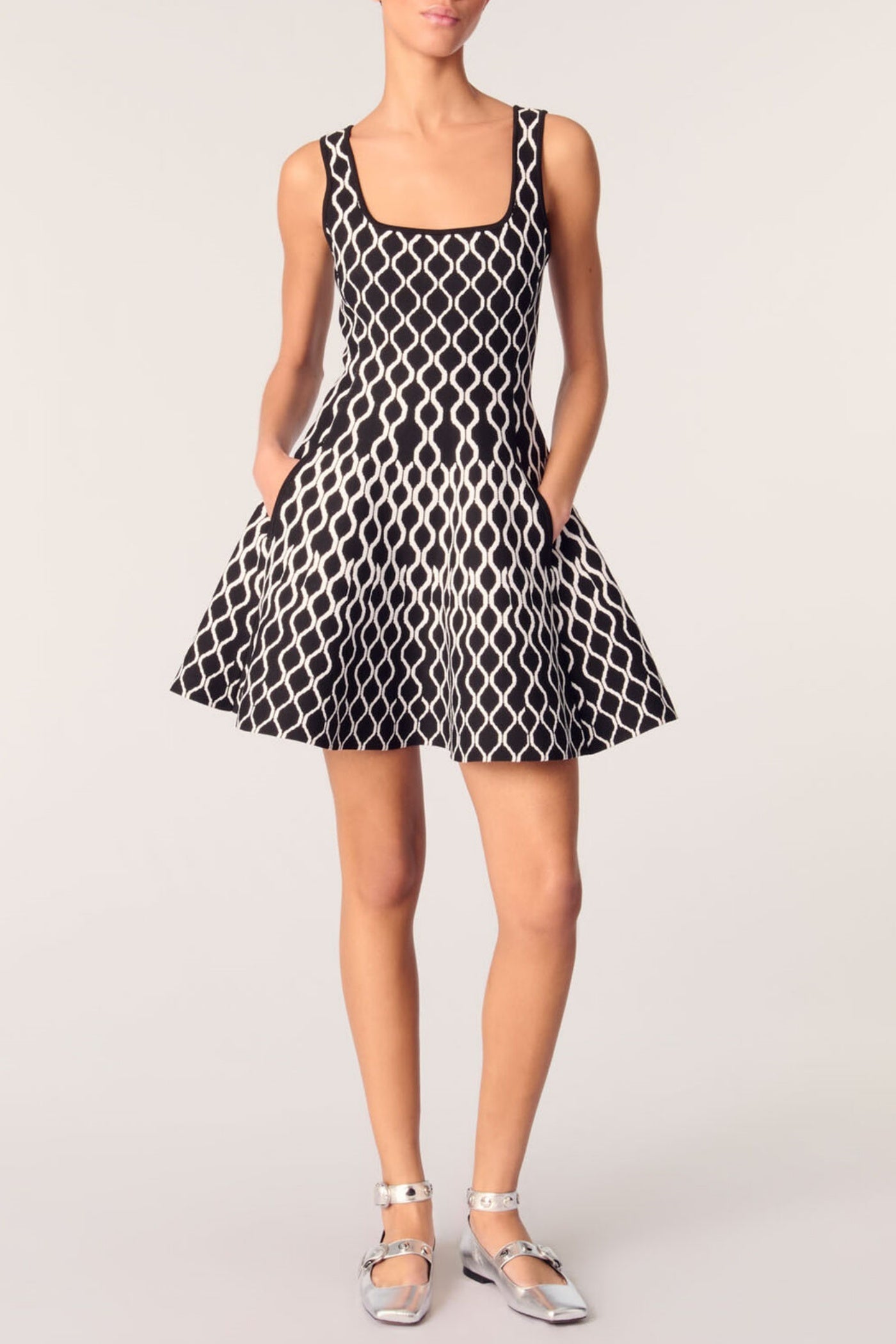 Classic Vintage Dress with a Flattering Fit