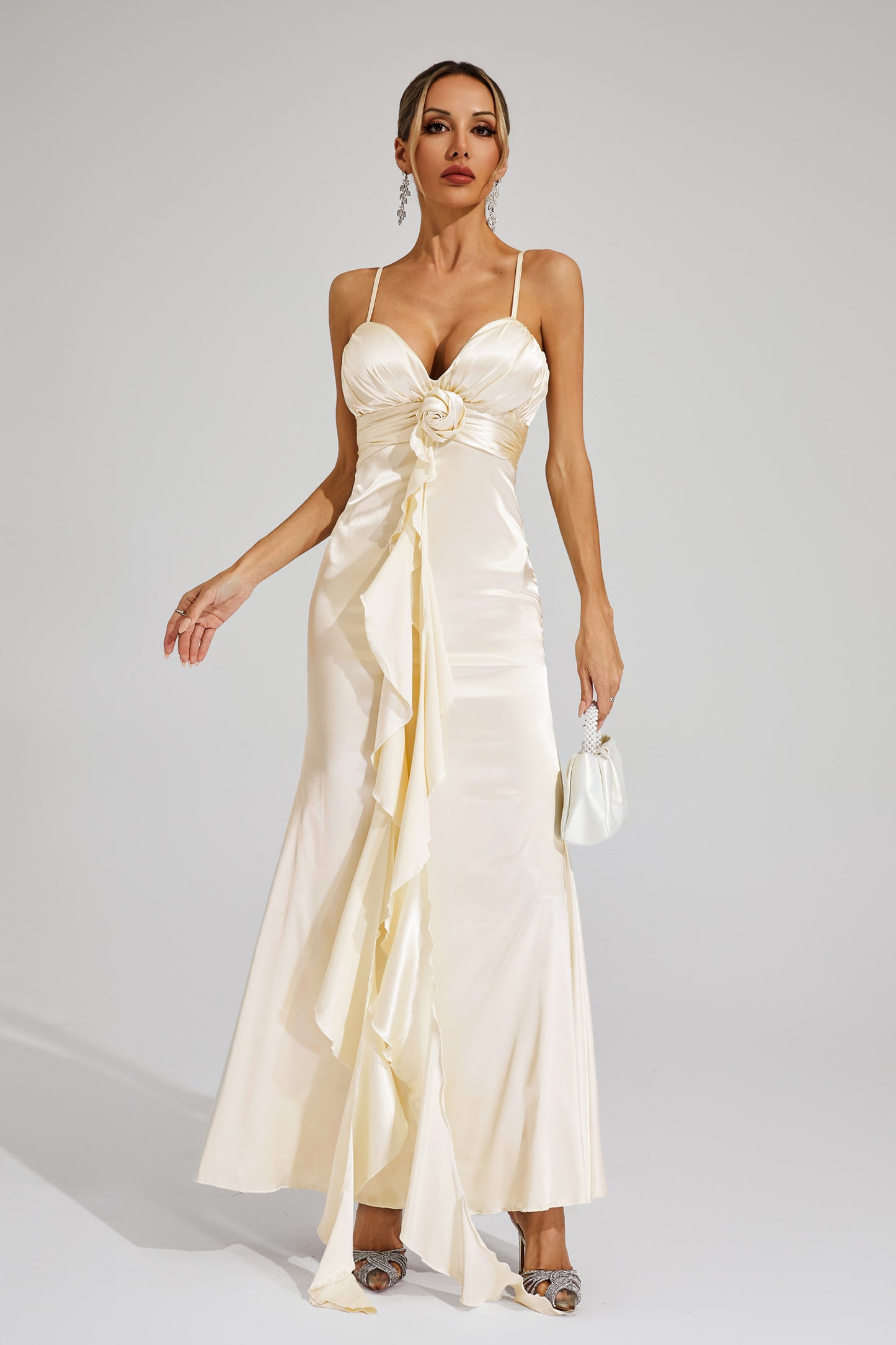 Beautifully Finished Dress in a Timeless Design