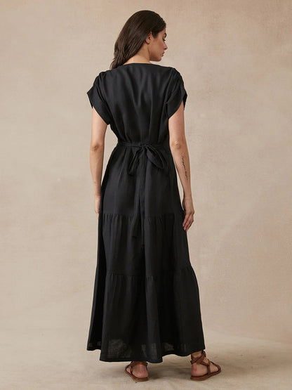 Effortlessly Elegant Dress with a Timeless Design