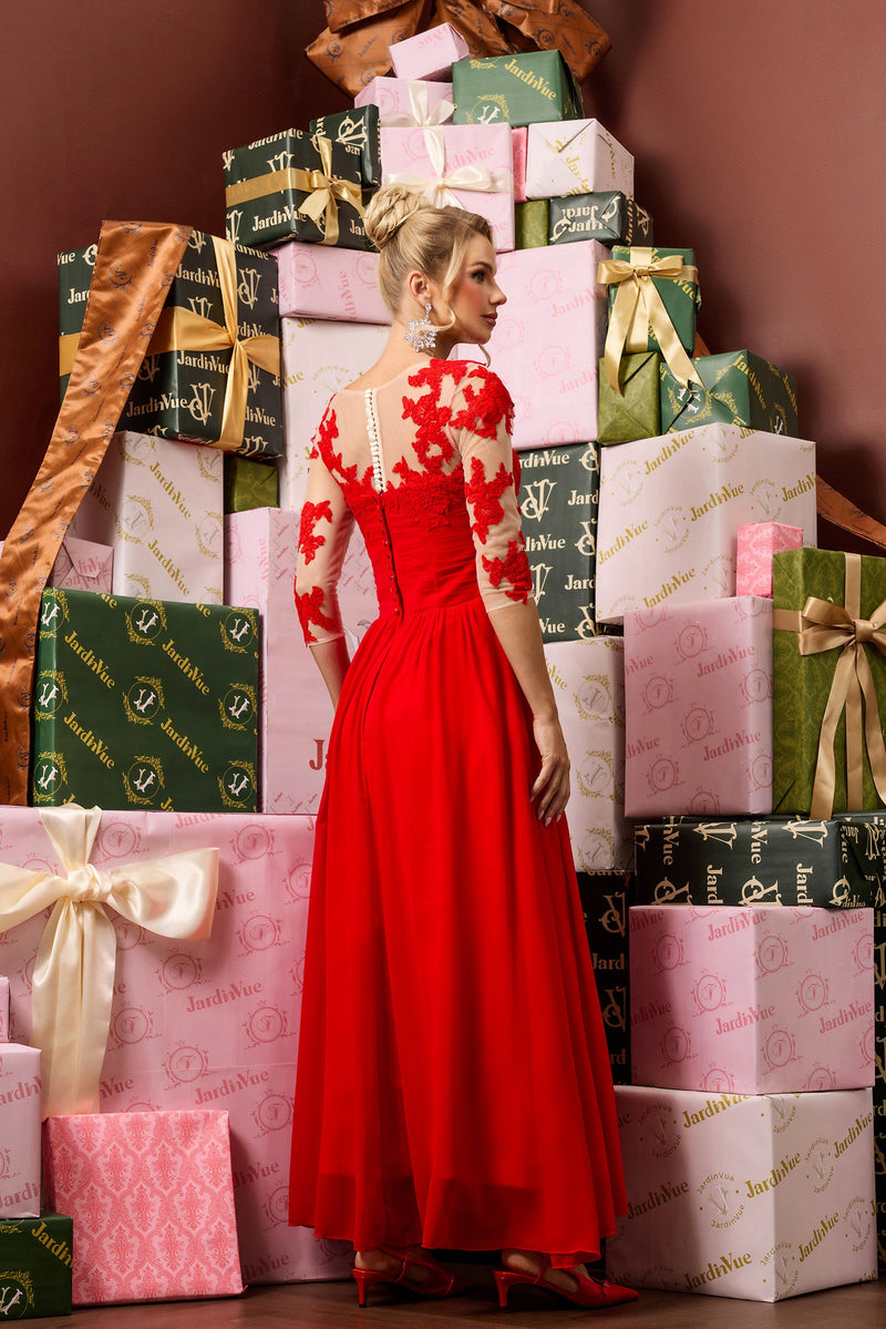 Beautifully Crafted Dress in a Classic Style