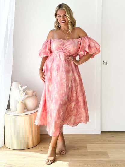 Well Tailored Dress with a Graceful Silhouette