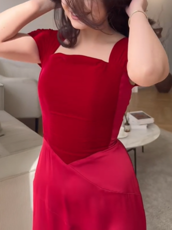 Effortlessly Elegant Dress with a Timeless Design