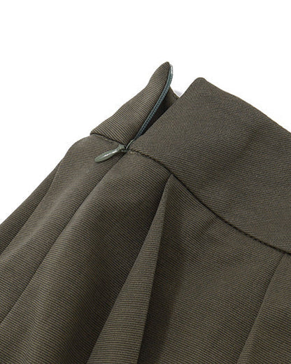 Well Tailored Top with a Graceful Silhouette