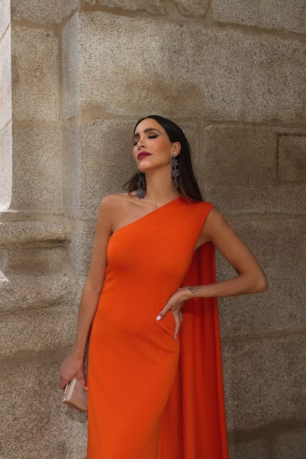 Well Tailored Dress with a Graceful Silhouette