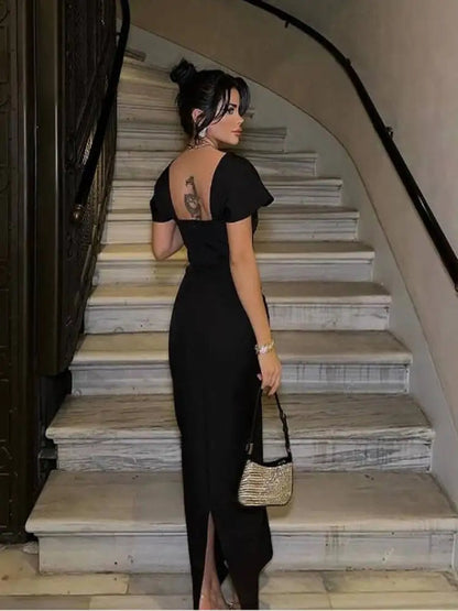 Beautifully Finished Dress in a Timeless Design