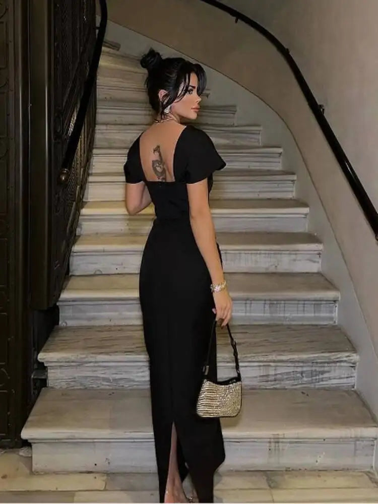 Beautifully Finished Dress in a Timeless Design