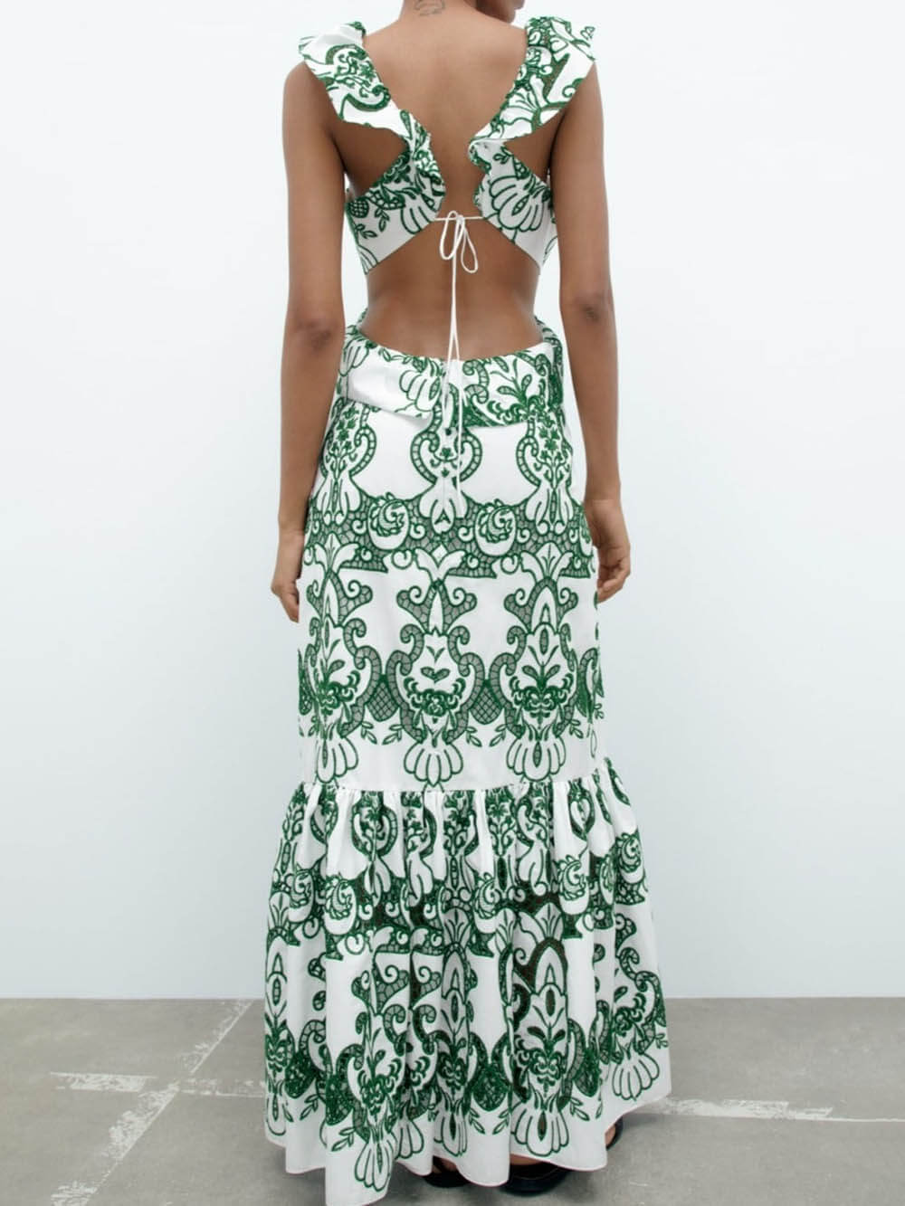 Well Tailored Dress with a Graceful Silhouette