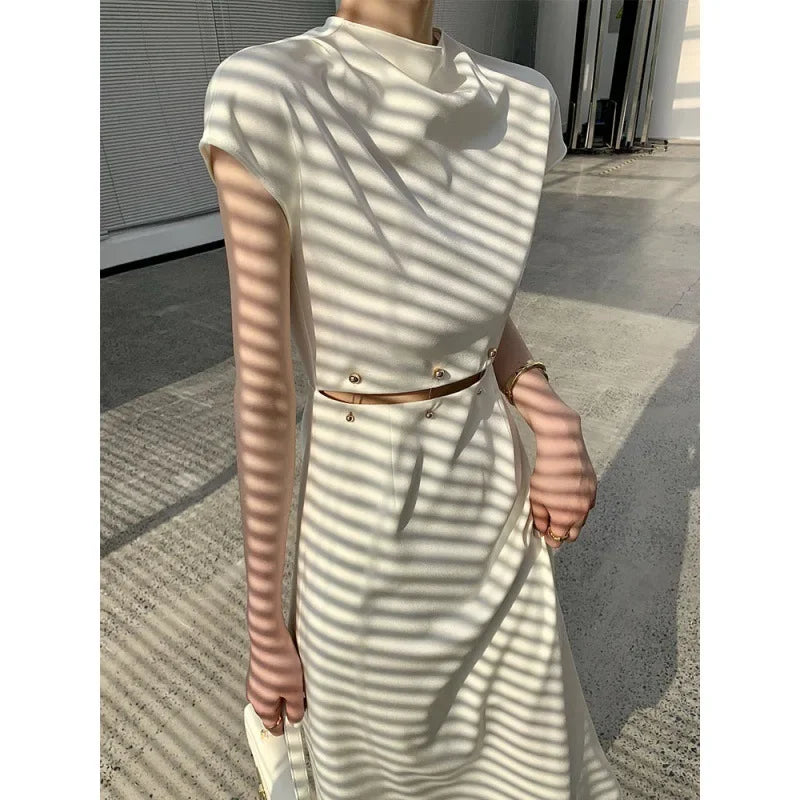 Well Tailored Dress with a Graceful Silhouette