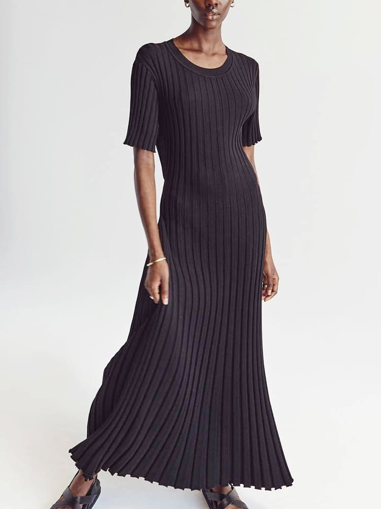 Well Tailored Dress with a Graceful Silhouette