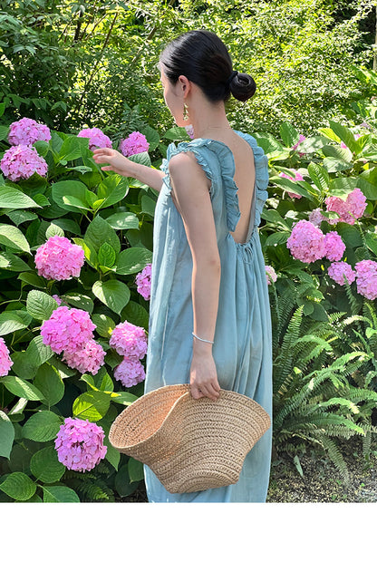 Beautifully Finished Dress in a Timeless Design