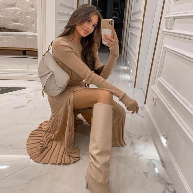 Effortlessly Elegant Sweater with a Timeless Design