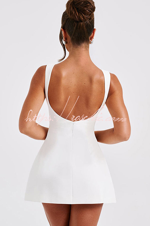 Beautifully Finished Dress in a Timeless Design