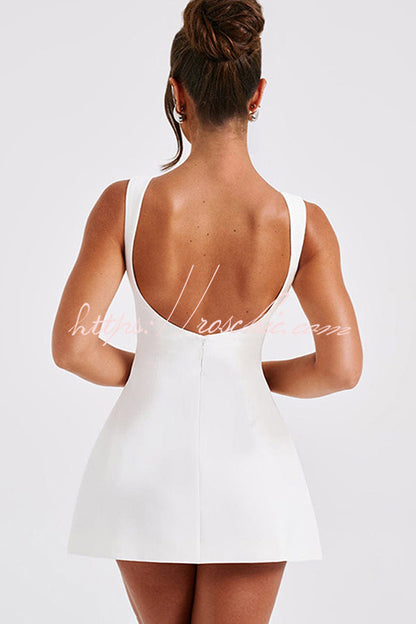 Beautifully Finished Dress in a Timeless Design