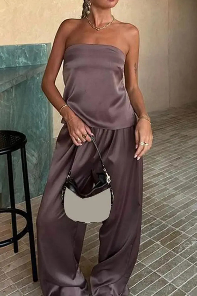 Effortlessly Elegant Pants with a Timeless Design