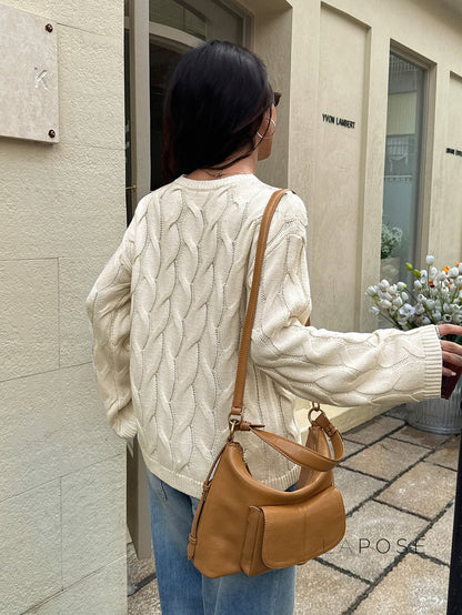 Well Tailored Sweater with a Graceful Silhouette
