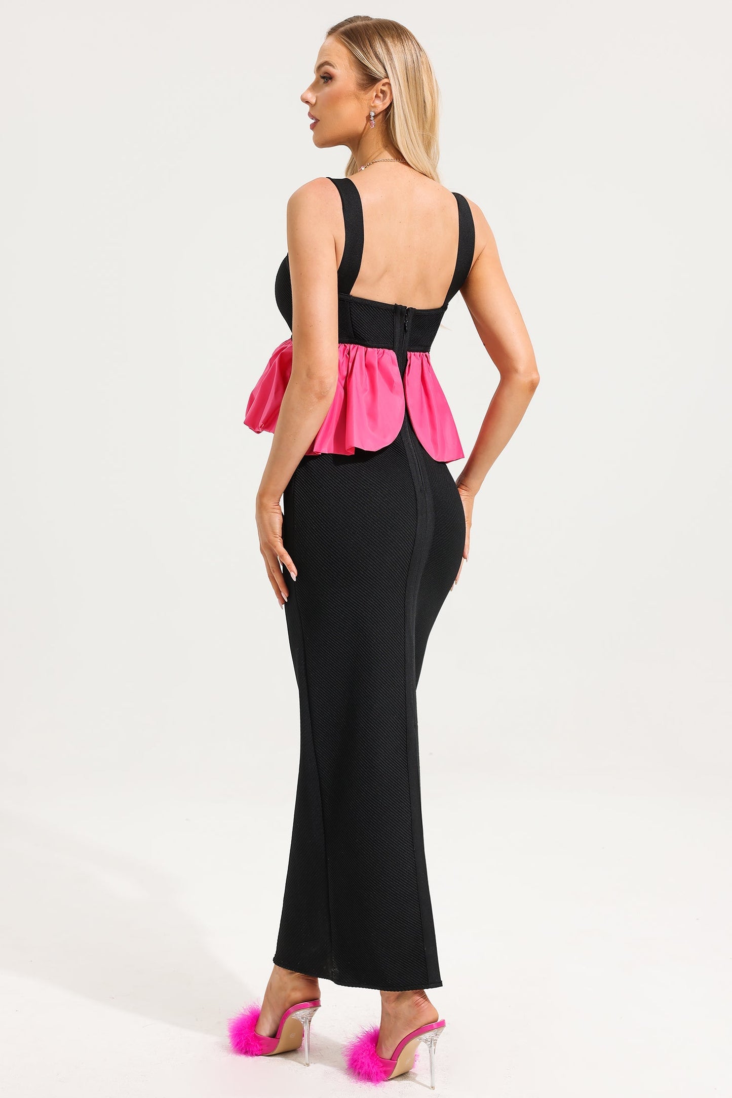 Well Tailored Dress with a Graceful Silhouette