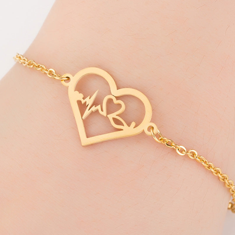 Classic Gold Bracelet with Timeless Appeal