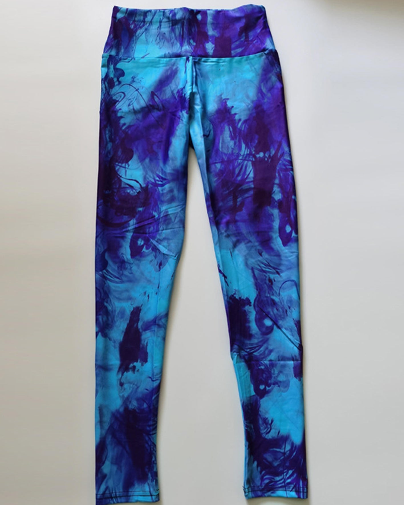 Effortlessly Elegant Pants with a Timeless Design