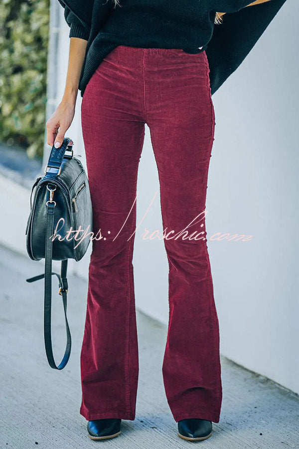Effortlessly Elegant Pants with a Timeless Design