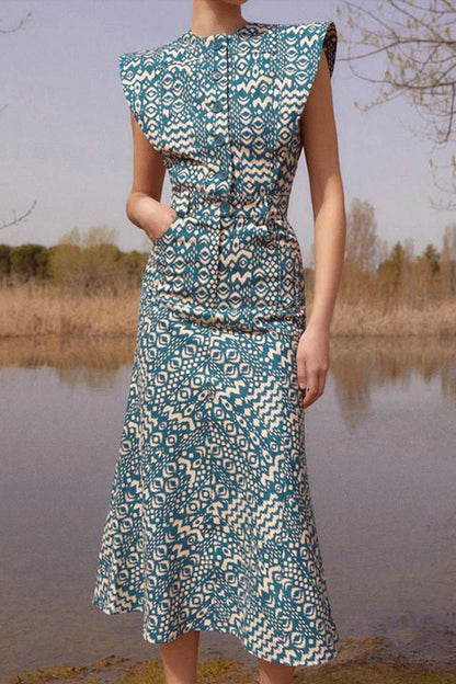 Well Tailored Dress with a Graceful Silhouette