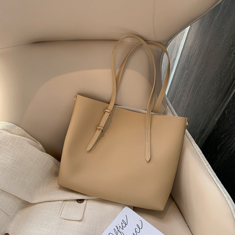 Gracefully Styled Bag for Any Occasion