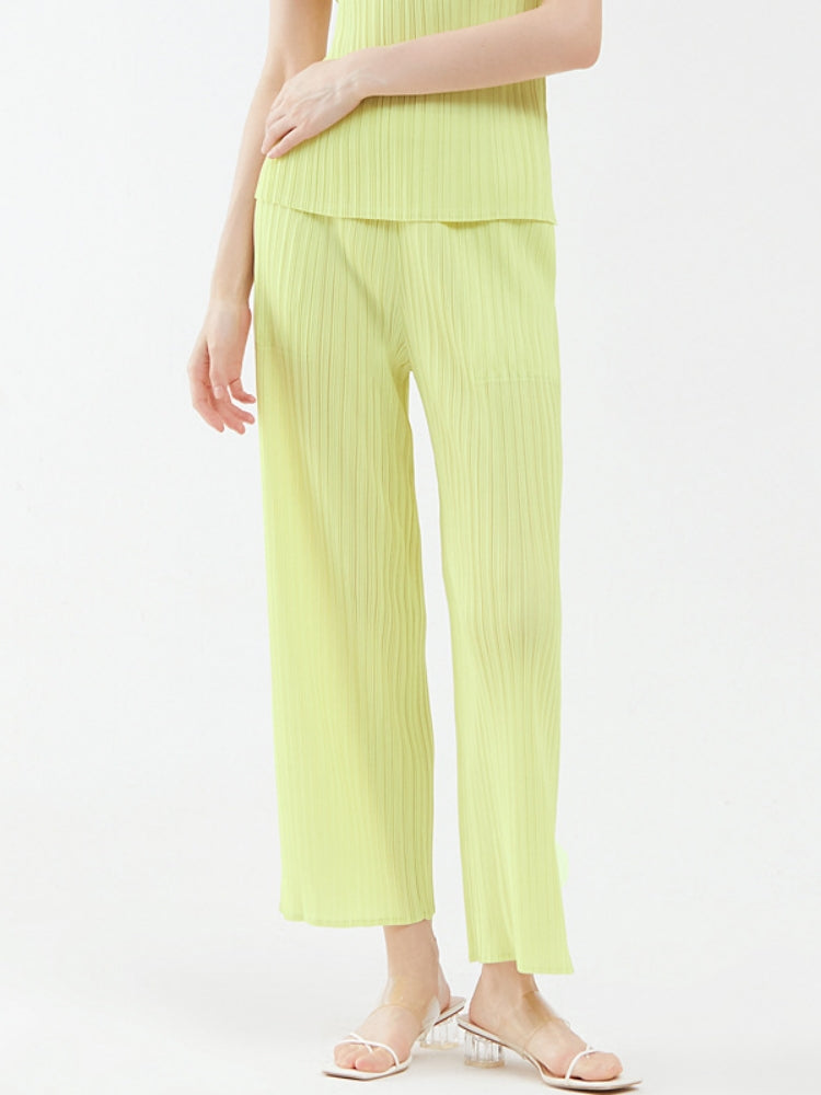 Well Tailored Pants with a Graceful Silhouette