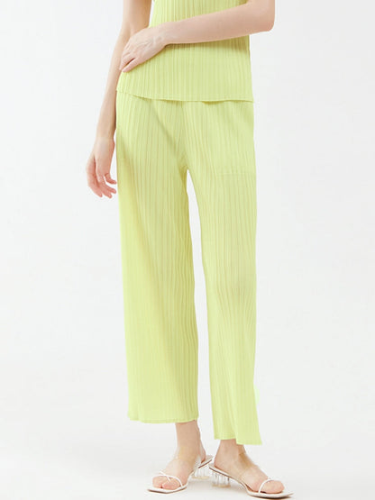 Well Tailored Pants with a Graceful Silhouette