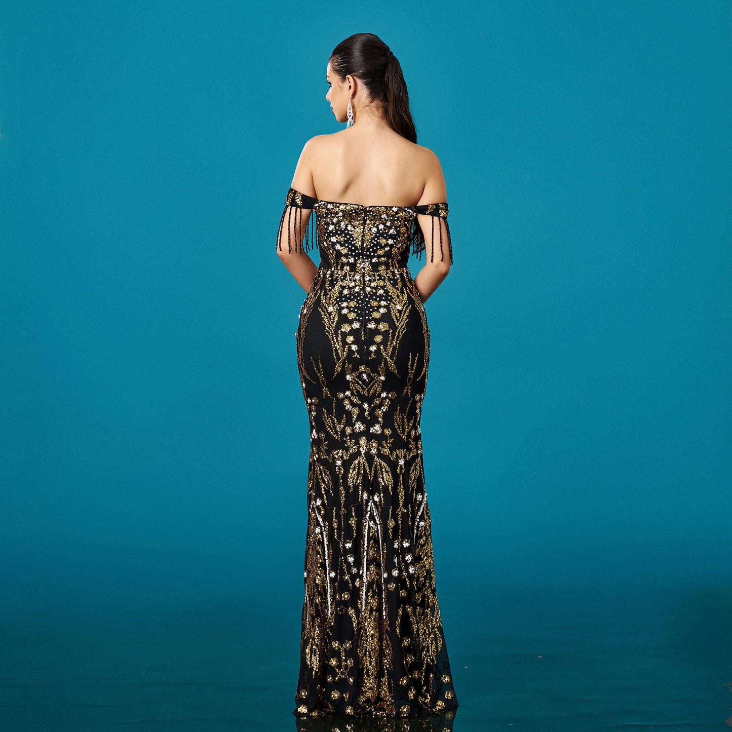 Beautifully Finished Dress in a Timeless Design