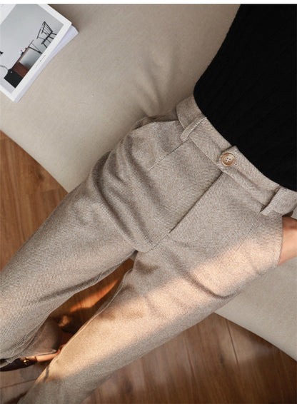 Well Tailored Pants with a Graceful Silhouette