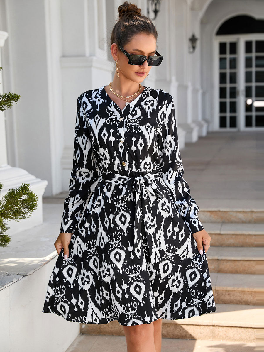 Classic Vintage Dress with a Flattering Fit