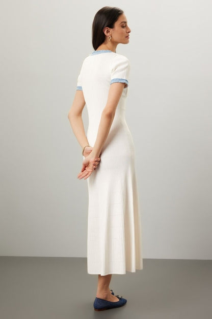 Sophisticated Dress with a Clean Classic Look