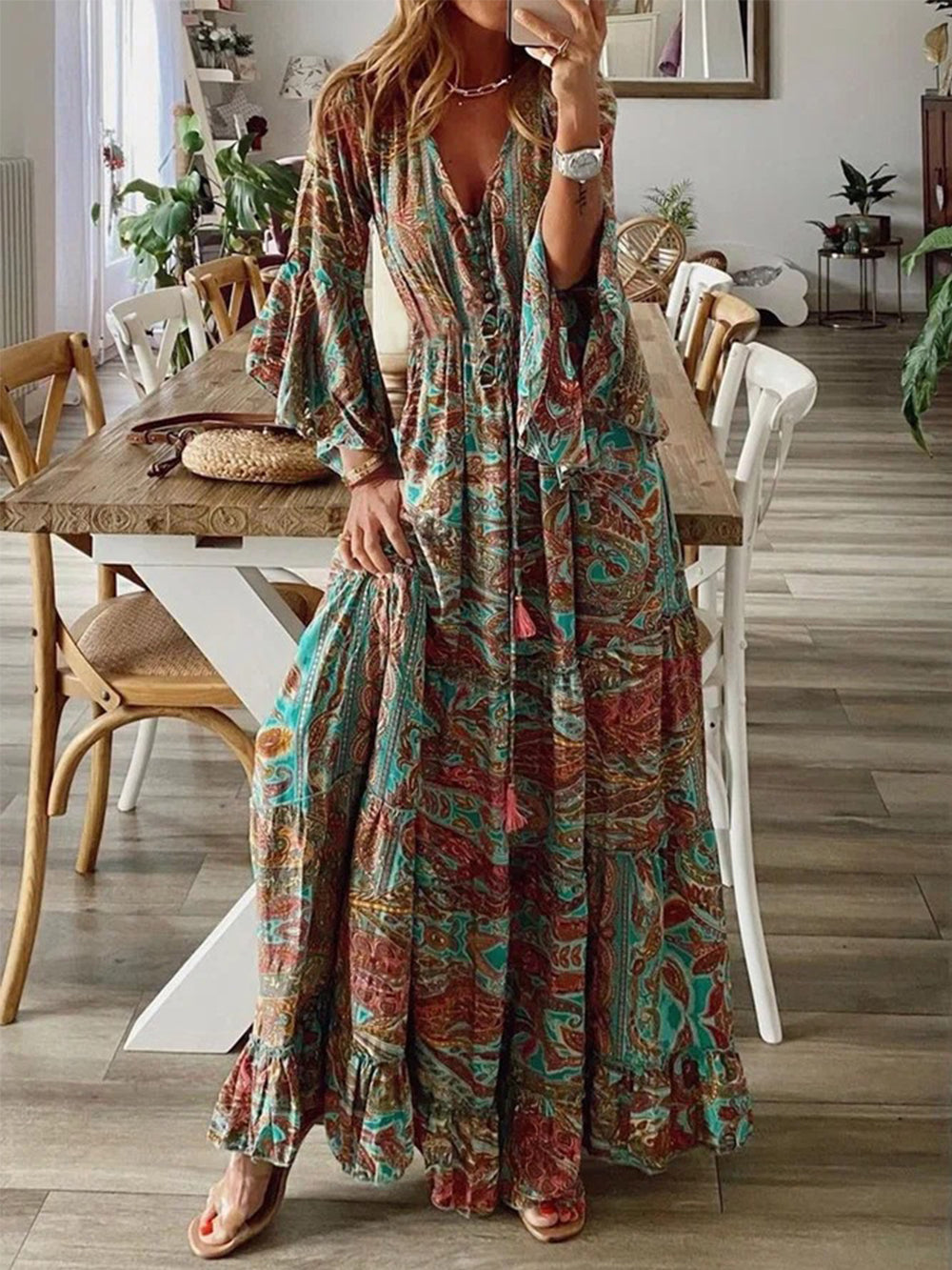 Beautifully Finished Dress in a Timeless Design
