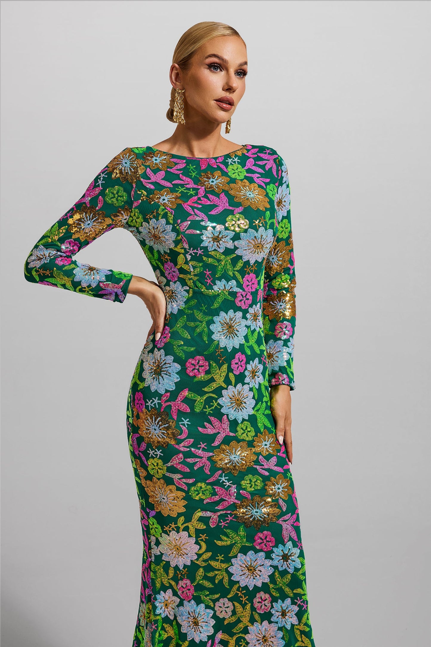 Beautifully Finished Dress in a Timeless Design