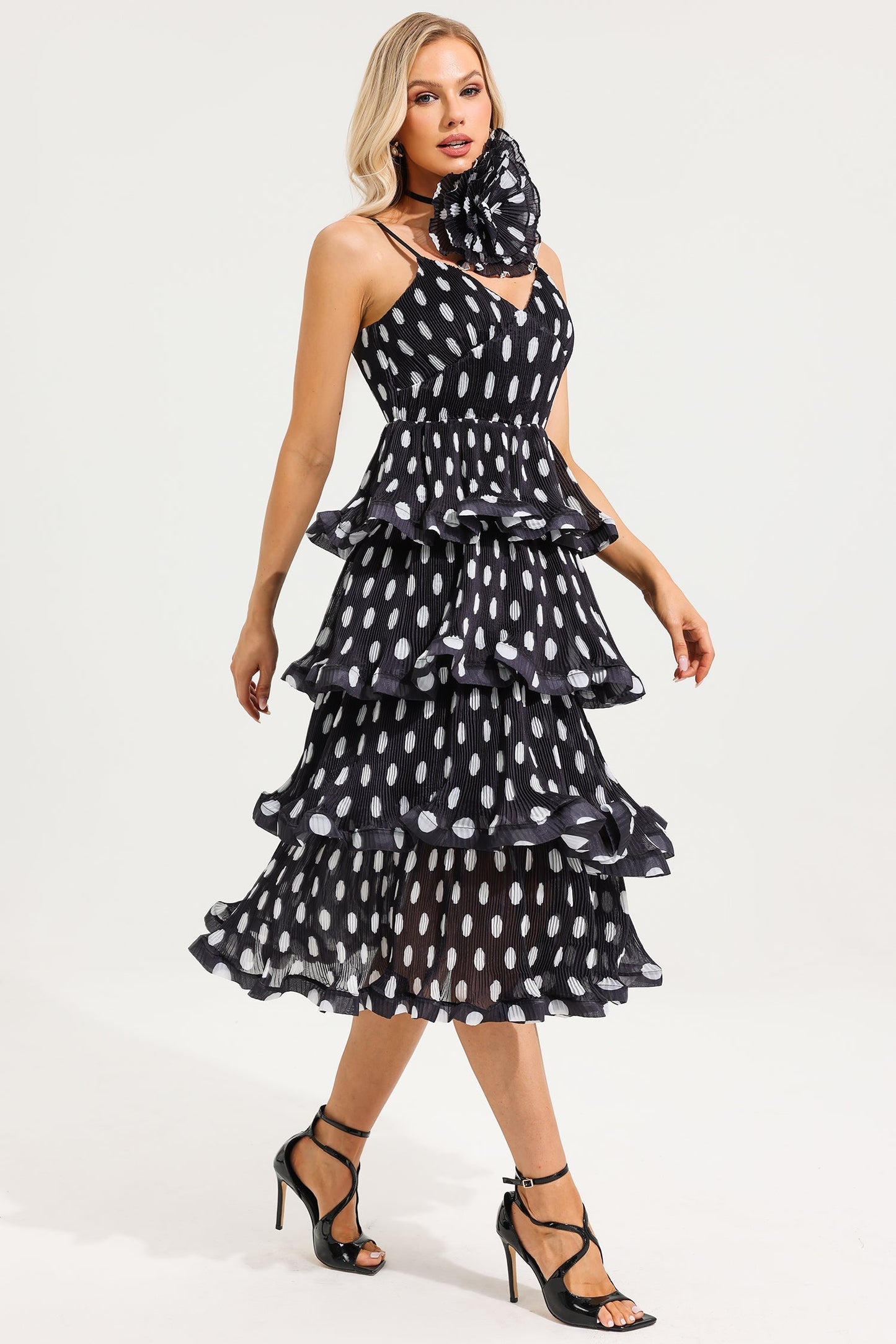 Effortlessly Elegant Dress with a Timeless Design