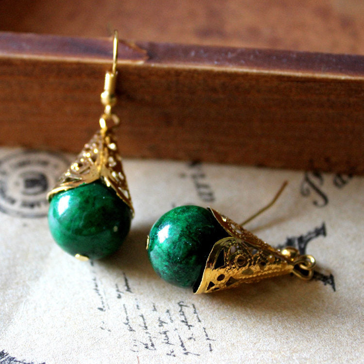 Charming Gold Earring for Any Occasion