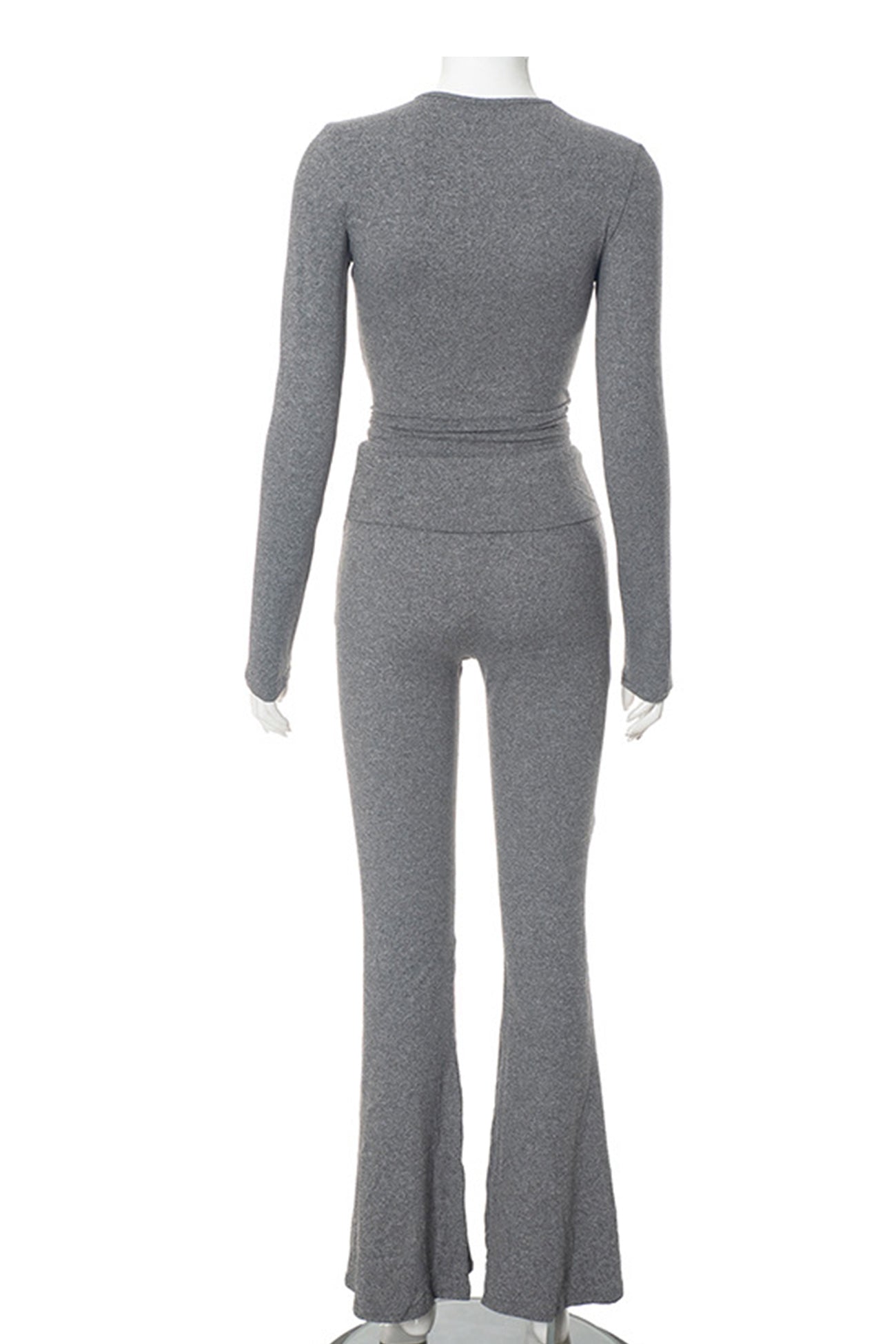 Effortlessly Elegant Pants with a Timeless Design