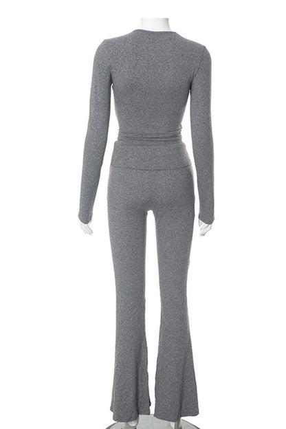 Effortlessly Elegant Pants with a Timeless Design