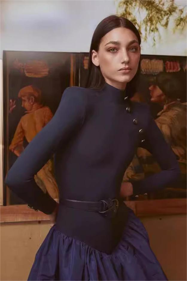 Well Tailored Dress with a Graceful Silhouette