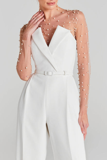 Effortlessly Elegant Garment with a Timeless Design