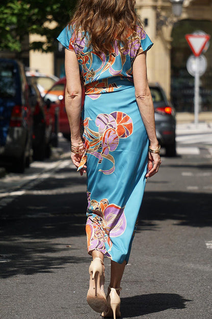 Beautifully Finished Dress in a Timeless Design