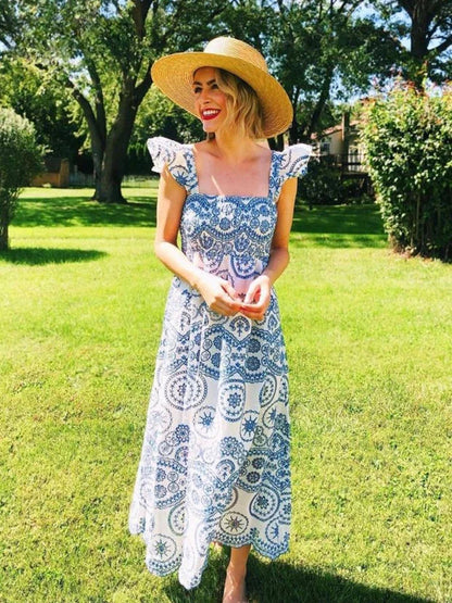 Beautifully Finished Dress in a Timeless Design