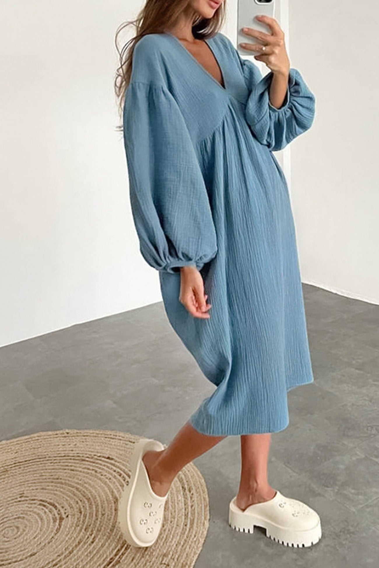 Effortlessly Elegant Dress with a Timeless Design