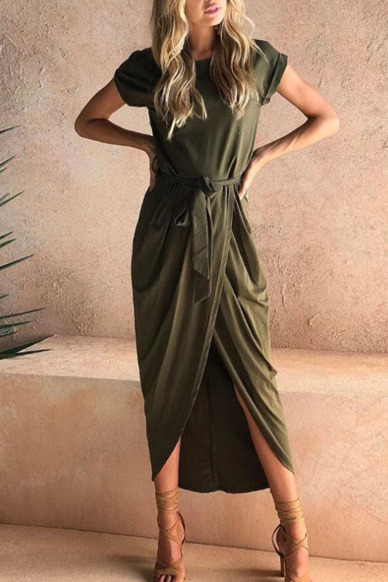 Effortlessly Elegant Dress with a Timeless Design