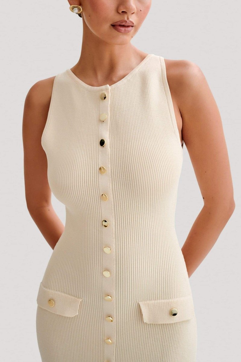 Effortlessly Elegant Dress with a Timeless Design